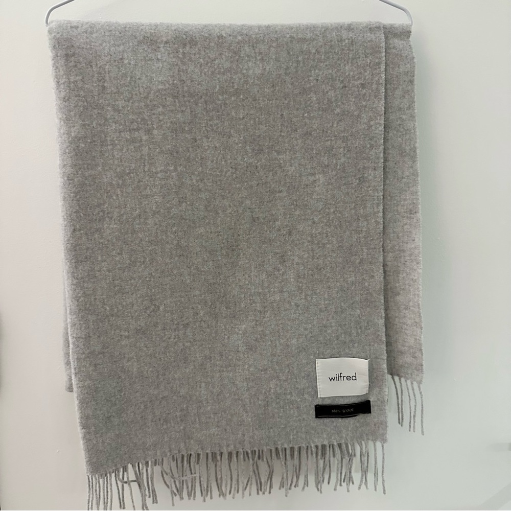 Aritzia Wilfred the classic wool scarf - heather light grey